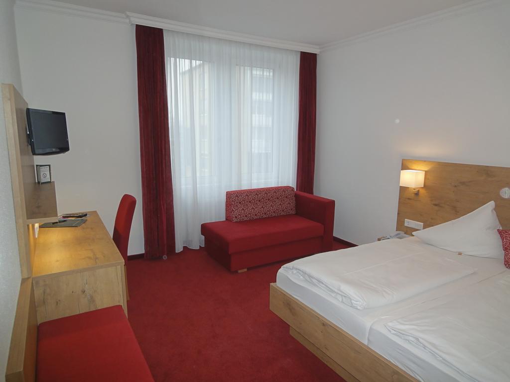 Hotel Krone Rielasingen-Worblingen الغرفة الصورة
